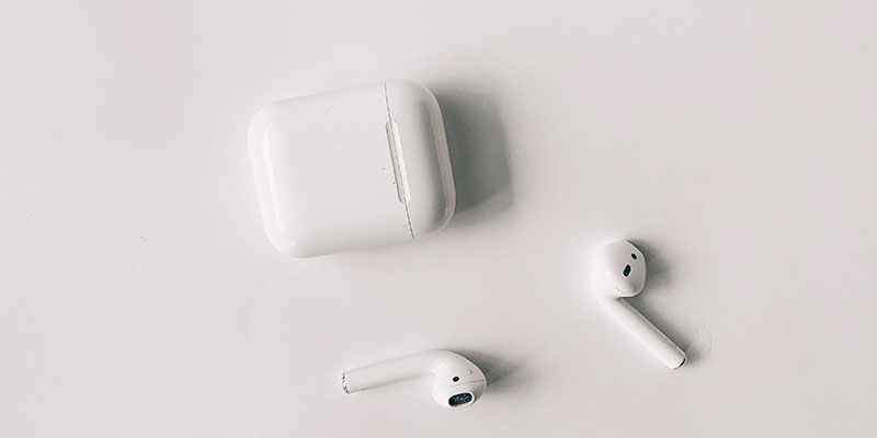 Cómo limpiar unos auriculares AirPods de Apple